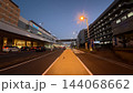 夕暮れ時の羽田空港第2ターミナル1階到着階車寄せと道路の車載風景 - 大田区, 東京都, 日本 144068662
