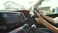 運転イメージ　女性　ボディパーツ　逆光　車内の揺れがあります。予めご了承ください。 18760838