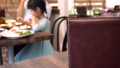 カフェでランチを食べる家族/撮影協力_淡路町カフェ カプチェットロッソ 24560357