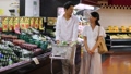 スーパーマーケット 夫婦 買い物 ライフスタイル イメージ 34951583