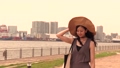 走在海邊（帽子）的女人 36163695