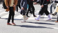 東京渋谷　スクランブル交差点　行き交う人々　快晴の冬の日 38123557