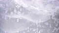 氷とサイダーの入ったコップを撹拌する 53849234