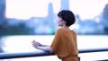 東京　女性　晴海　夕暮れ　後ろ姿　ポートレート　背景ボケ　135mm F1.8 56828149