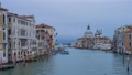 ヴェネツィアの風景　アカデミア橋から　タイムラプス　ティルト 60755105