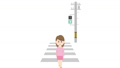 横断歩道を渡る女性の動画 61786167