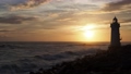 荒波打ち寄せる夕日の伊良湖岬灯台 65051101