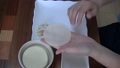 餃子を作る女性の手元 67247178