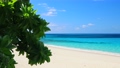 綺麗なビーチと癒やしの波 沖縄の来間島の長間浜 73200377