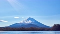 3月、快晴の精進湖の湖畔より冠雪している富士山を望む タイムラプス 山梨県 富士河口湖町 75737766