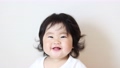 笑う赤ちゃん（0歳、生後9か月、日本人、女の子） 77145931