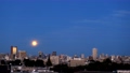 綺麗な満月が東京のビル街を昇っていくシーン　微速度撮影 83389901