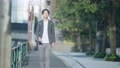 シリーズ動画_歩く男性/スローモーション 85406835