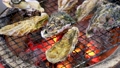 広島県産の牡蠣を炭火で焼く 85695881