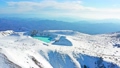 冬の草津白根山と湯釜（群馬県） 85766465