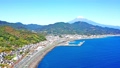 薩埵峠付近の東名高速道路と富士山、由比漁港（静岡県） 85766468