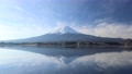 冬の青空と逆さ富士 85969245