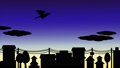 朝焼けの風景に、カラスが飛んでいるアニメーション動画。街並みのシルエット。 86892455