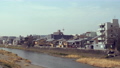 京都都市風景和京都塔五條大橋到鴨川，京都塔平移 4K 錄製 89772419