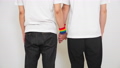 手をつなぐ男性カップル　LGBTイメージ 91965414