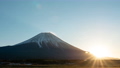 昇る初日の出と富士山のタイムラプス映像（新年の頃に静岡県富士宮市朝霧高原にて撮影）（ズームアウト） 92029997