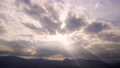 雲景タイムラプス 山並みの上空に薄明光線(天使の梯子)  92097219
