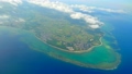 沖縄県石垣島から離陸した飛行機からの美しい南国の海の眺め 92662569