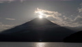 山中湖より望む富士山頂に沈む太陽（ダイヤモンド富士）と彩雲のタイムラプス映像（フィックス） 94812879