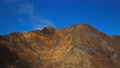 那須朝日岳山頂を流れる雲と青空　山肌が明るいバージョン 96811383